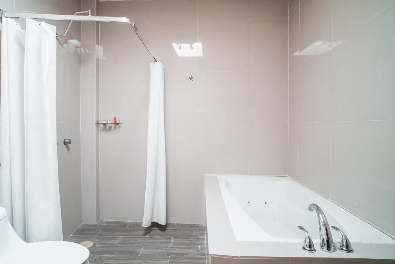 Oyo Hotel Home Express Tuxtla Gutiérrez Buitenkant foto